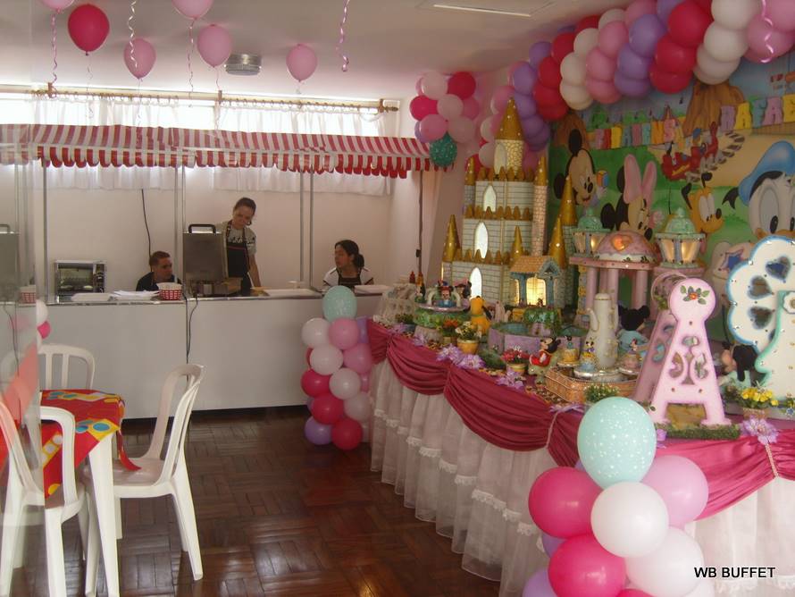 Equipe WB Buffet em evento com barraquinhas